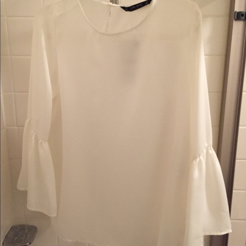 NEW Zara white top with feminine sleeves - M